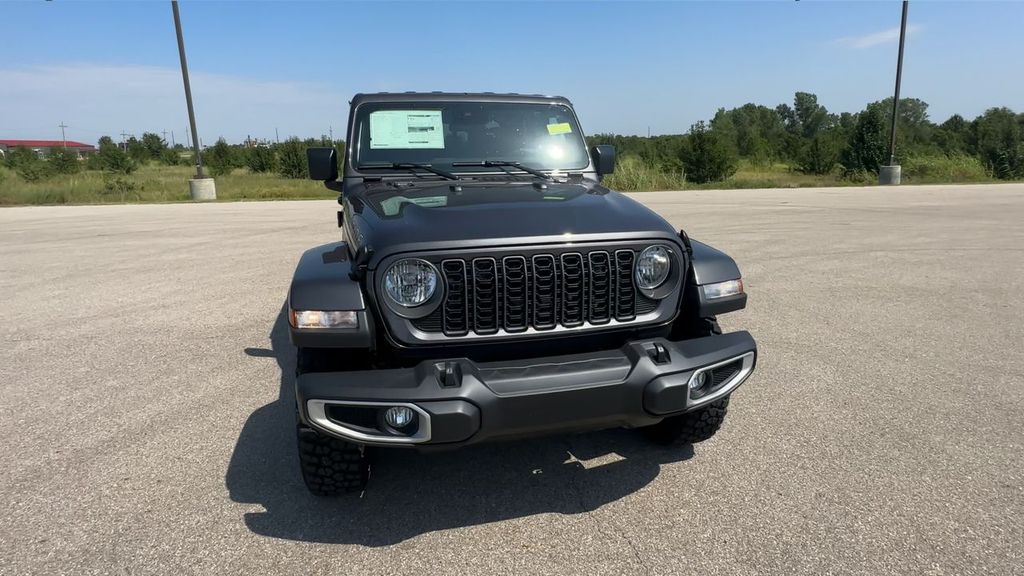 2025 Jeep Gladiator Sport photo 2