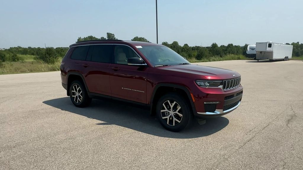 2025 Jeep Grand Cherokee Limited photo 2