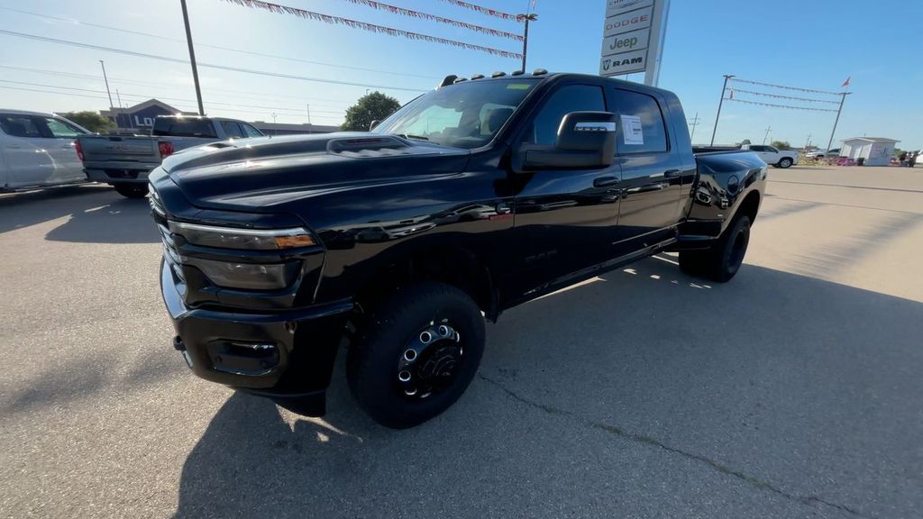2025 Ram 3500 Laramie photo 4