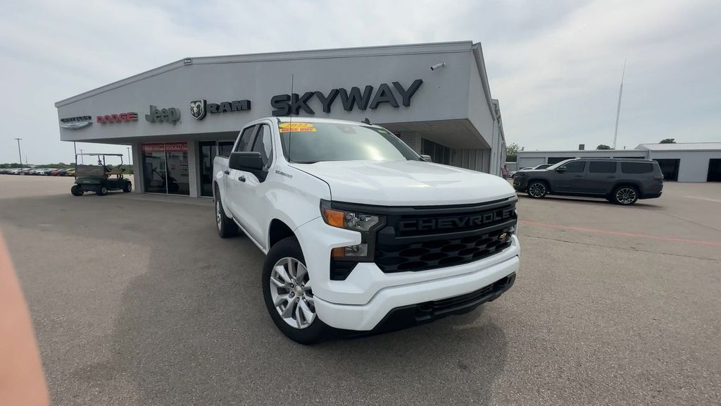 2022 Chevrolet Silverado 1500 Custom photo 3