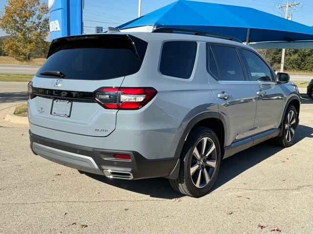 2023 Honda Pilot Elite photo 2