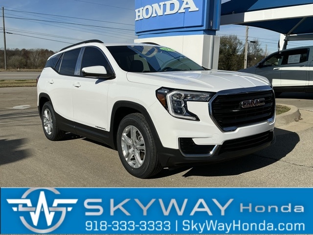 2022 GMC Terrain SLE's photo