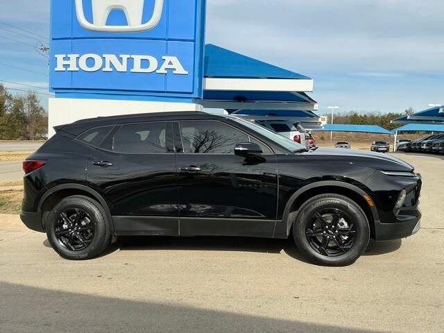 2024 Chevrolet Blazer 3LT photo 2