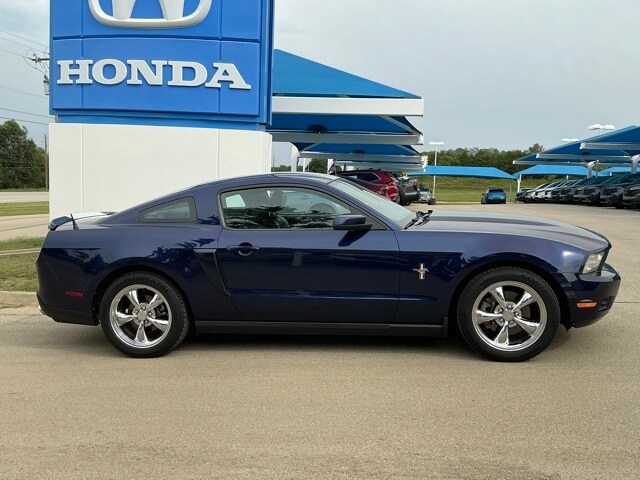 2011 Ford Mustang GT Premium photo 2