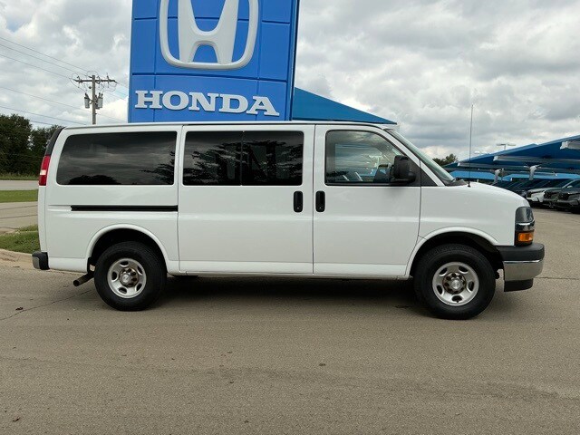 2019 Chevrolet Express 3500 LT Passenger Van photo 2