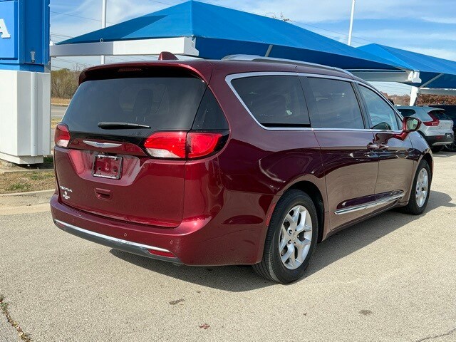 2018 Chrysler Pacifica Touring Plus photo 3