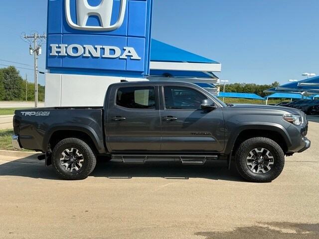 2020 Toyota Tacoma TRD Off-Road V6 photo 2