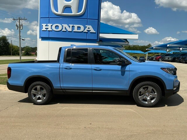 2025 Honda Ridgeline TrailSport photo 2