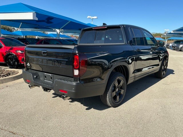 2026 Honda Ridgeline Black Edition photo 3