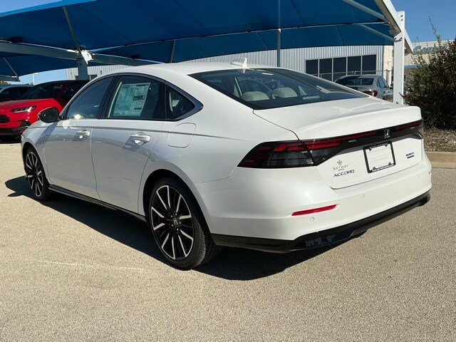 2025 Honda Accord Hybrid Touring photo 3