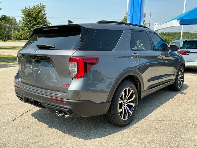 2023 Ford Explorer ST photo 3