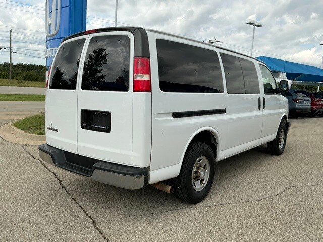 2019 Chevrolet Express 3500 LT Passenger Van photo 3
