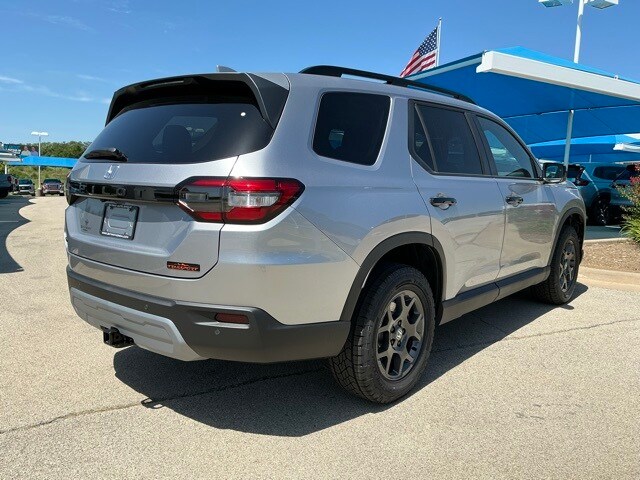 2025 Honda Pilot TrailSport photo 3