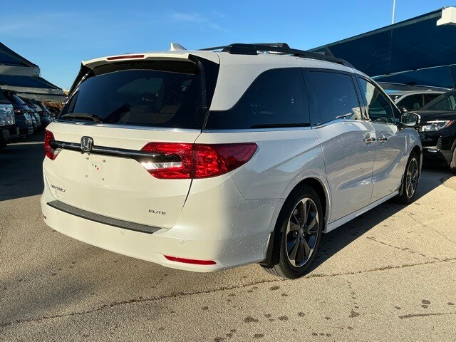 2023 Honda Odyssey Elite photo 2