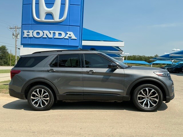 2023 Ford Explorer ST photo 2