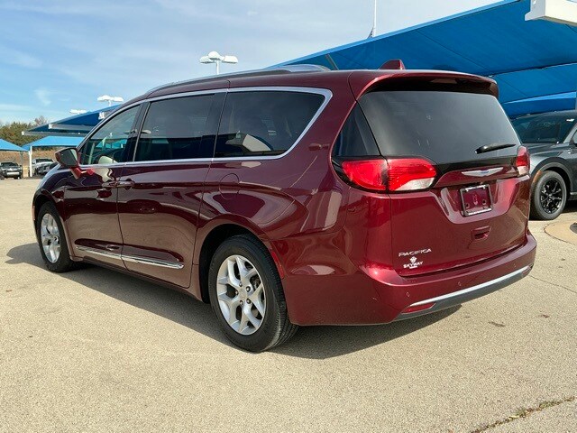 2018 Chrysler Pacifica Touring Plus photo 4