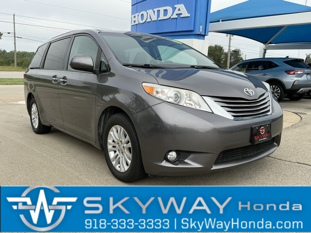 2017 Toyota Sienna XLE