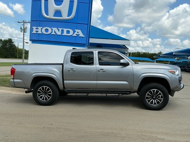 2020 Toyota Tacoma SR V6 photo 2
