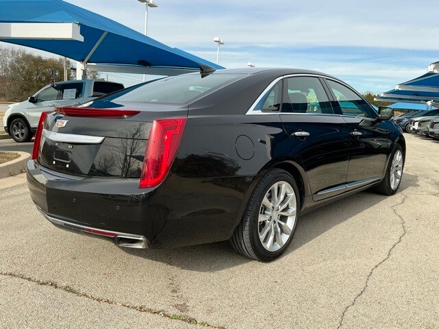 2016 Cadillac XTS Luxury photo 3