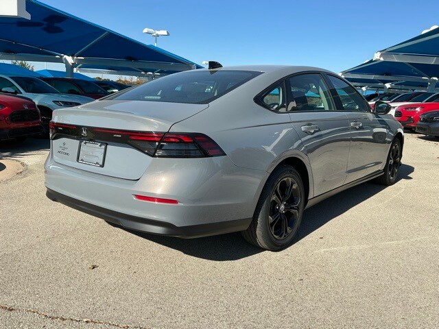 2025 Honda Accord SE photo 2