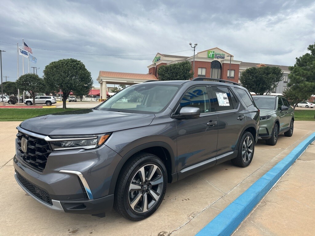 2025 Honda Pilot Touring photo 3
