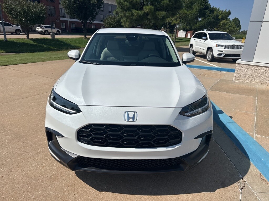 2026 Honda HR-V LX photo 2