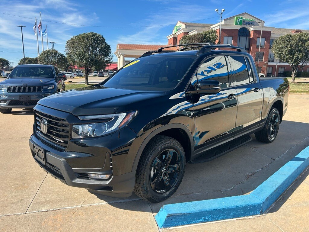 2023 Honda Ridgeline Black Edition photo 2