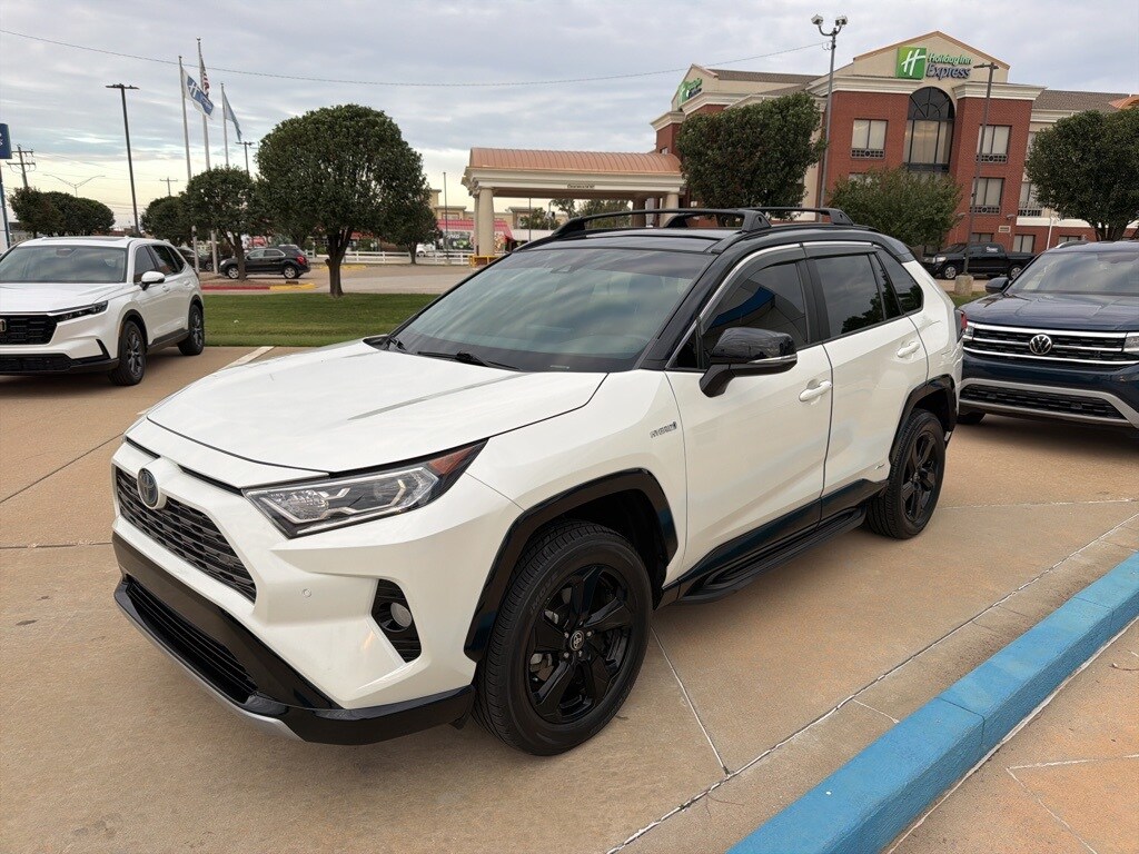 2021 Toyota RAV4 Hybrid XSE photo 3