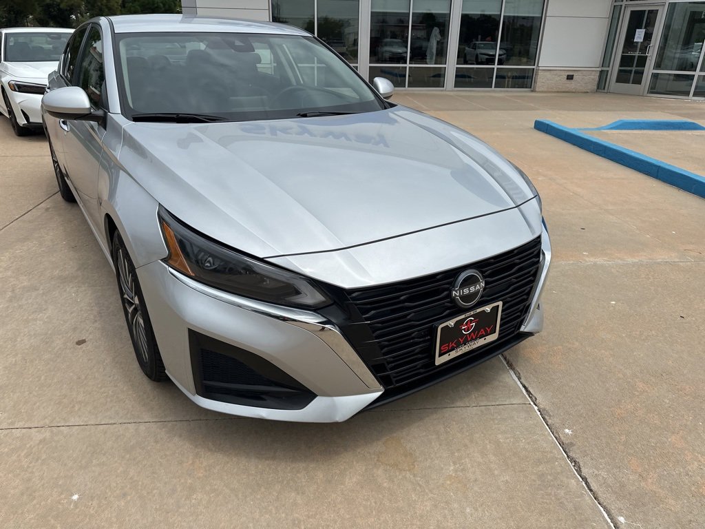 2023 Nissan Altima 2.5 SV photo 2
