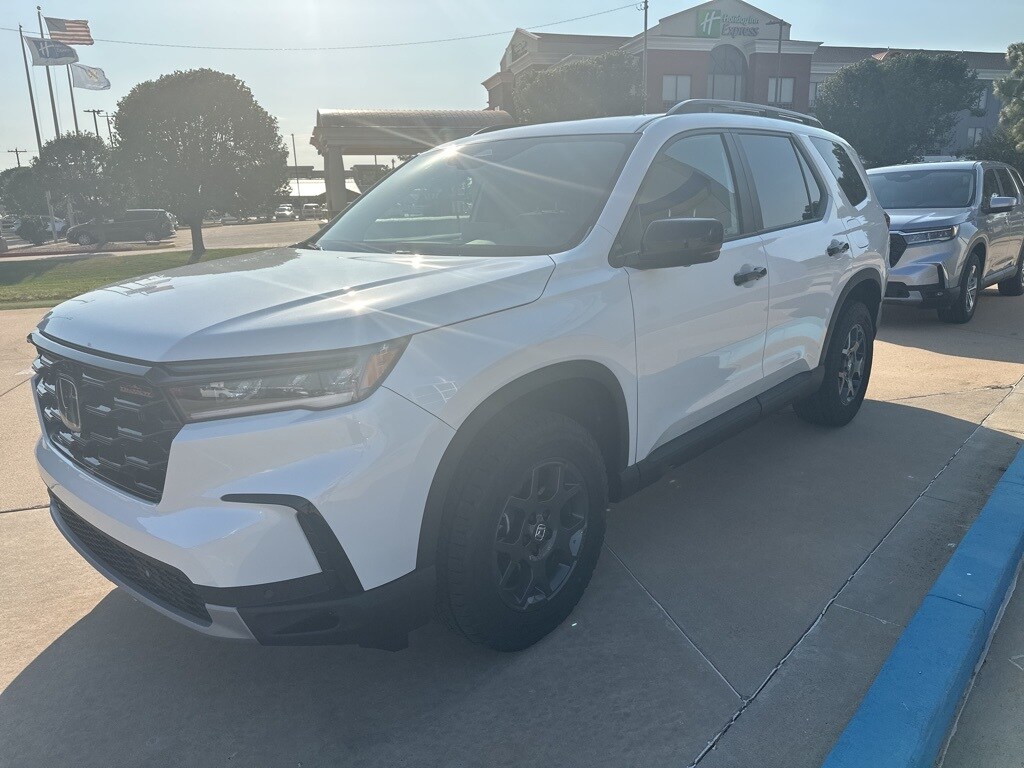 2025 Honda Pilot TrailSport photo 4