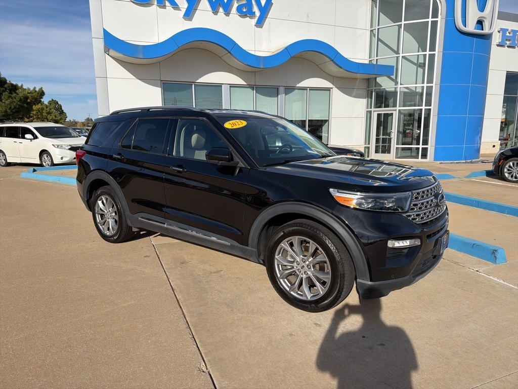 2023 Ford Explorer Limited's photo