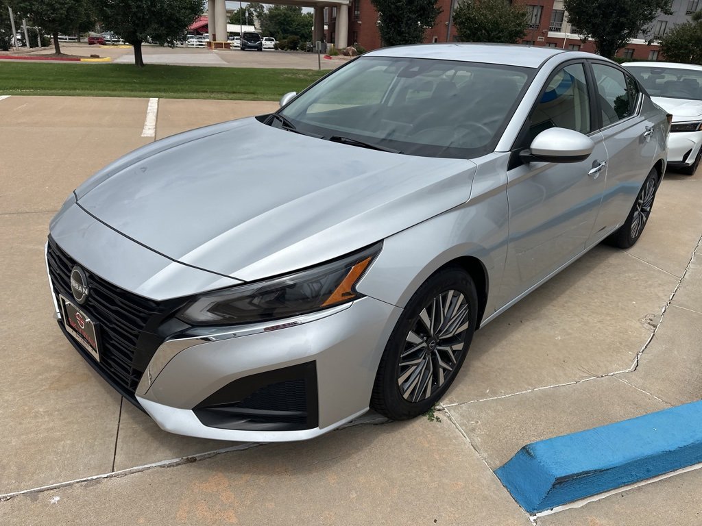 2023 Nissan Altima 2.5 SV photo 4