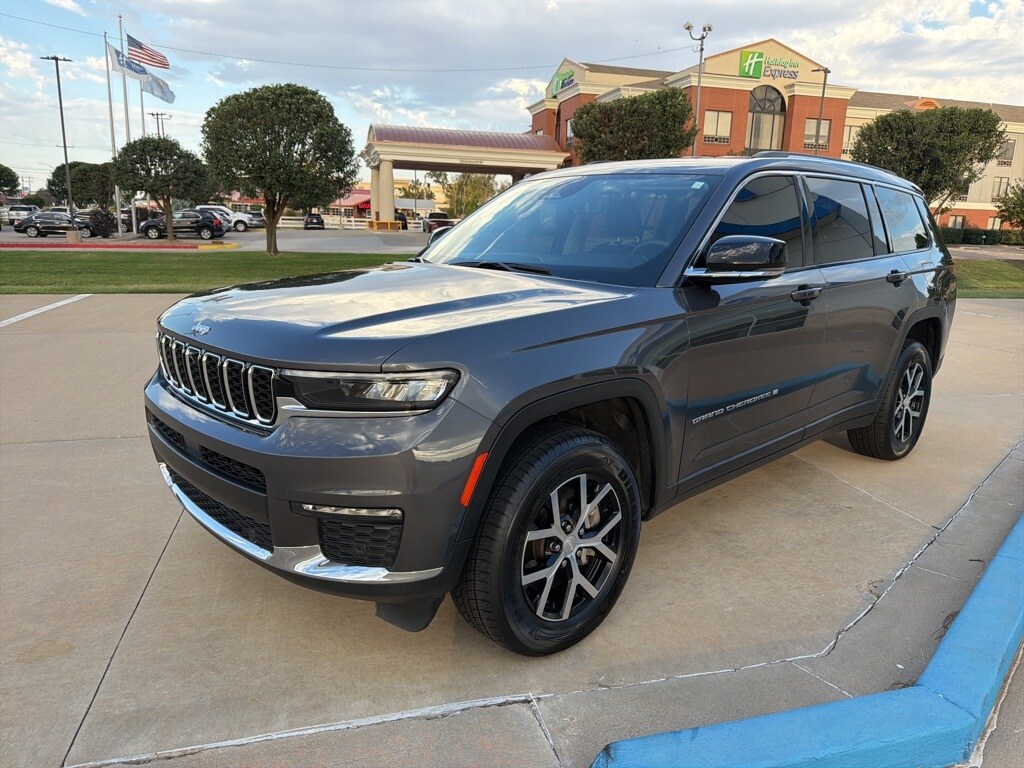 2023 Jeep Grand Cherokee Limited photo 3