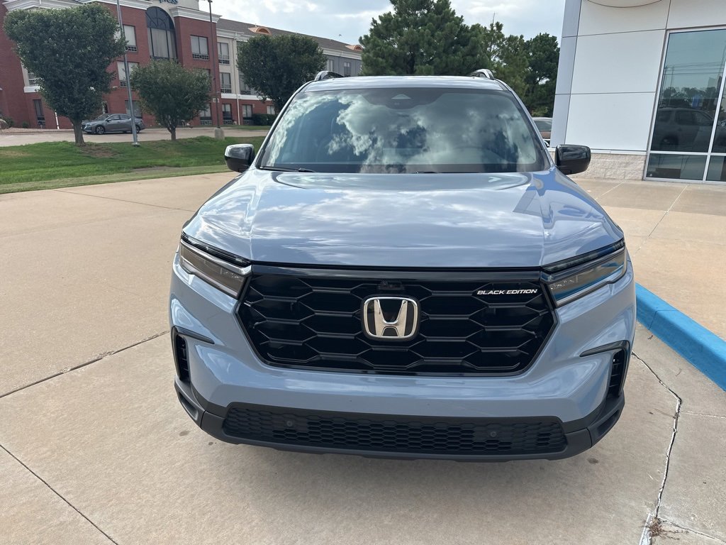 2025 Honda Pilot Black Edition photo 3