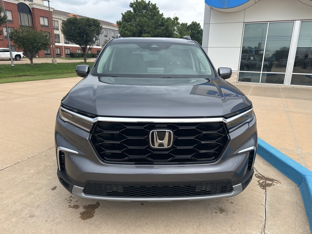 2025 Honda Pilot Touring photo 2