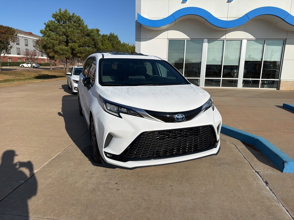 Used 2024 Toyota Sienna XSE Minivan/Van