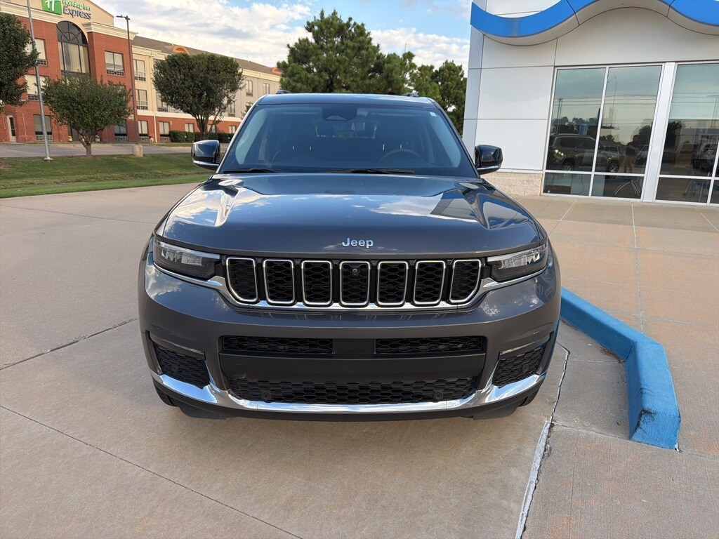 2023 Jeep Grand Cherokee Limited photo 2