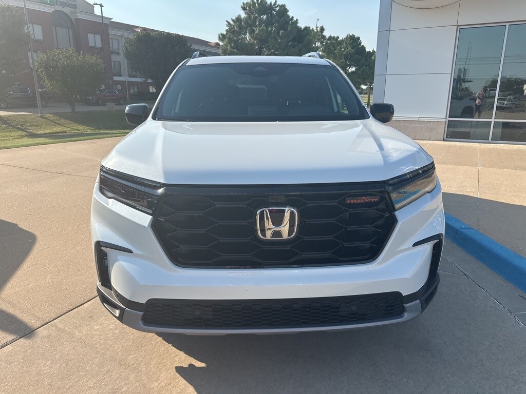 2025 Honda Pilot TrailSport photo 3