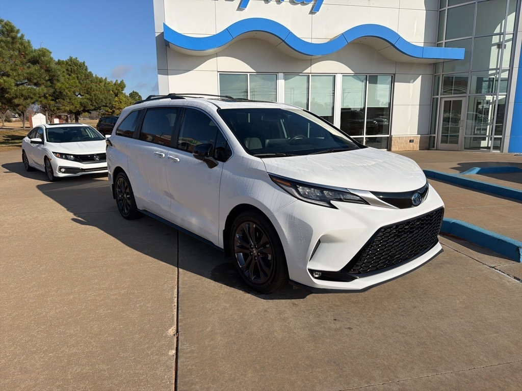 2024 Toyota Sienna XSE's photo