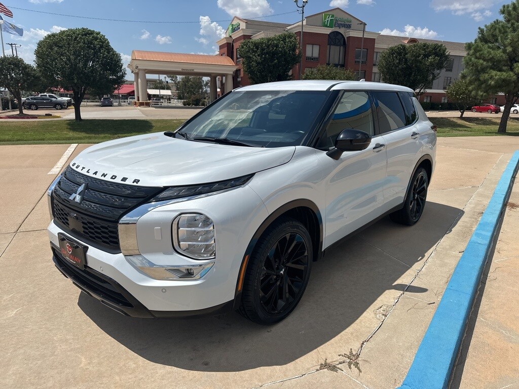 2023 Mitsubishi Outlander SE Black Edition Ralliart photo 4