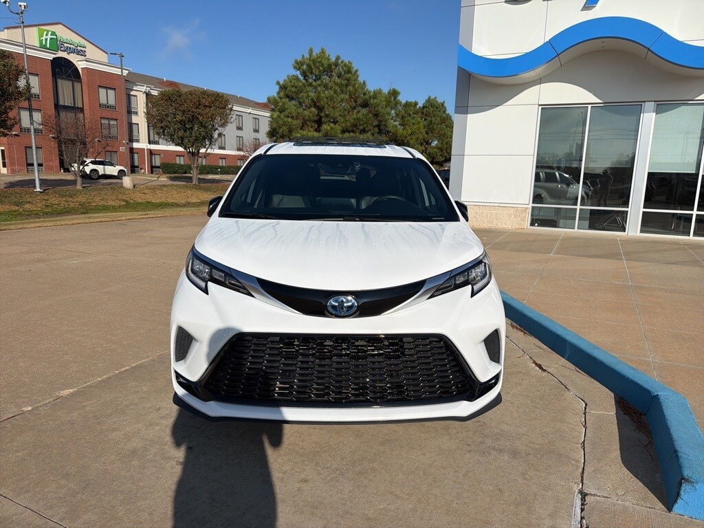 Used 2024 Toyota Sienna XSE Minivan/Van