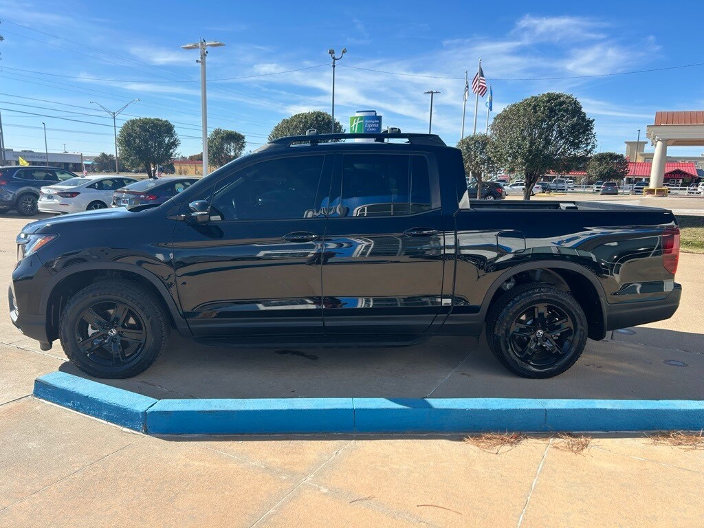 2023 Honda Ridgeline Black Edition photo 3