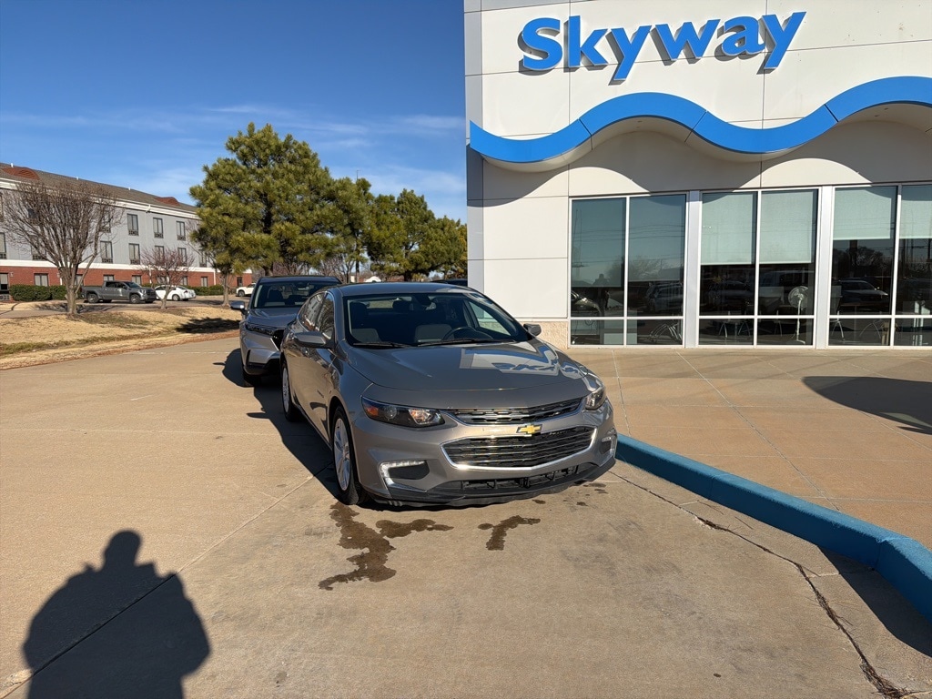 Used 2018 Chevrolet Malibu 1LT with VIN 1G1ZD5ST0JF222920 for sale in Enid, OK