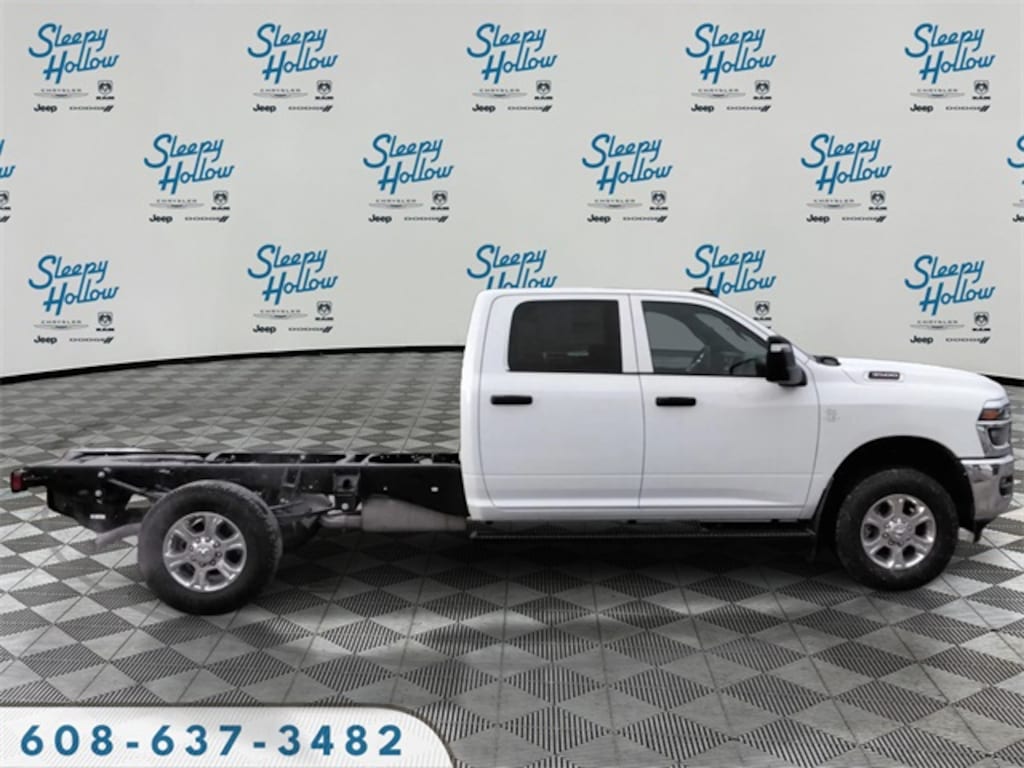 New 2026 Ram 3500 Chassis Cab TRADESMAN CREW 4X4 60' CA Cab and Chassis