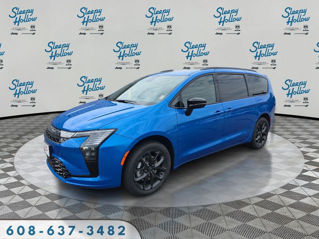 2027 Chrysler Pacifica Limited AWD's photo