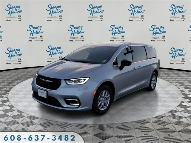 2026 Chrysler Pacifica Select's photo