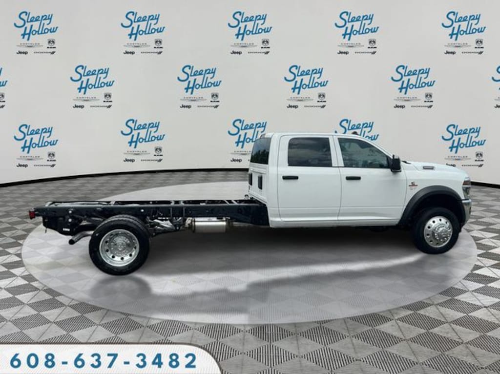 New 2026 Ram 5500 TRADESMAN CHASSIS CREW CAB 4X4 84' CA Pickup