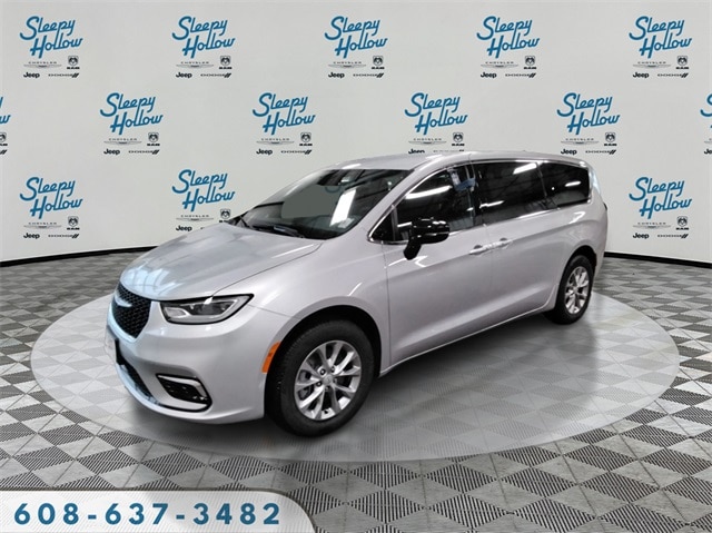 2026 Chrysler Pacifica Select's photo