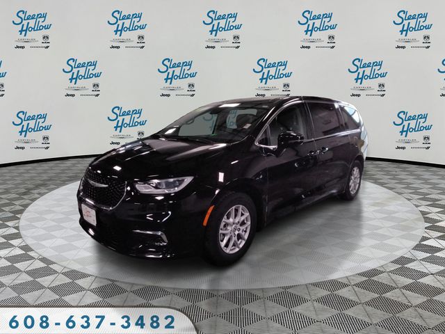 2024 Chrysler Pacifica Touring L's photo