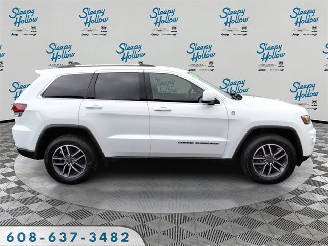 2020 Jeep Grand Cherokee Laredo photo 2